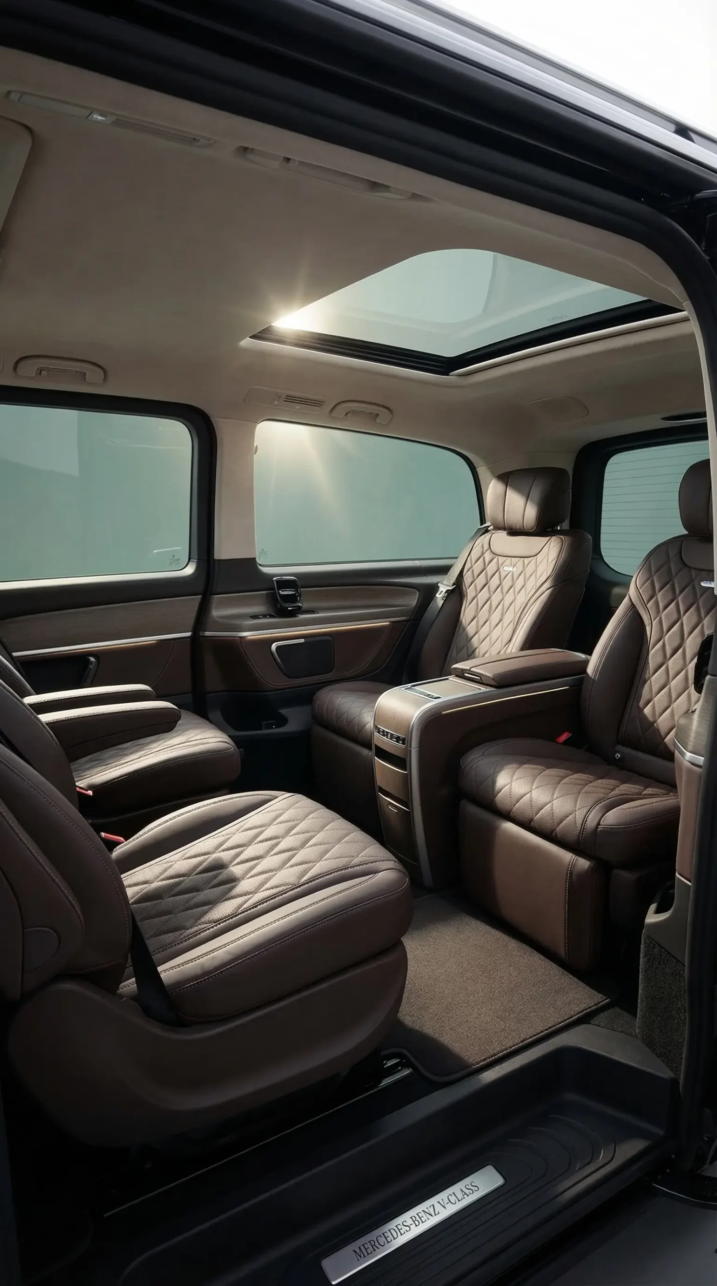 Mercedes Sprinter Shuttle Wien am Flughafen Schwechat für Gruppentransfer